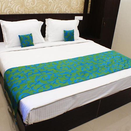 Collection O 8267 Galaxy Inn Kochi Exterior photo