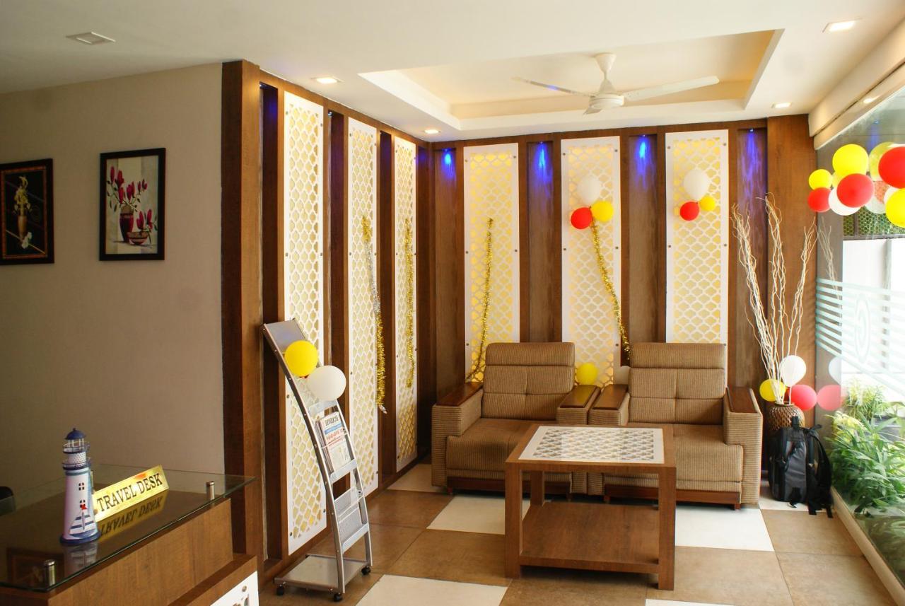 Collection O 8267 Galaxy Inn Kochi Exterior photo