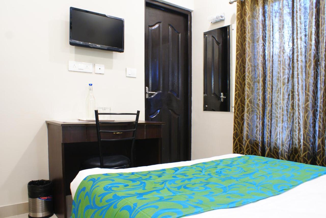 Collection O 8267 Galaxy Inn Kochi Exterior photo