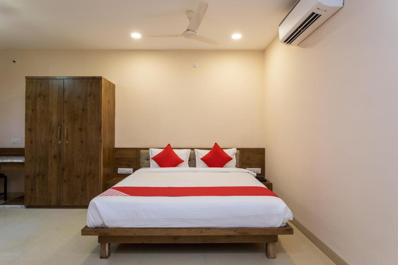 Collection O 8267 Galaxy Inn Kochi Exterior photo