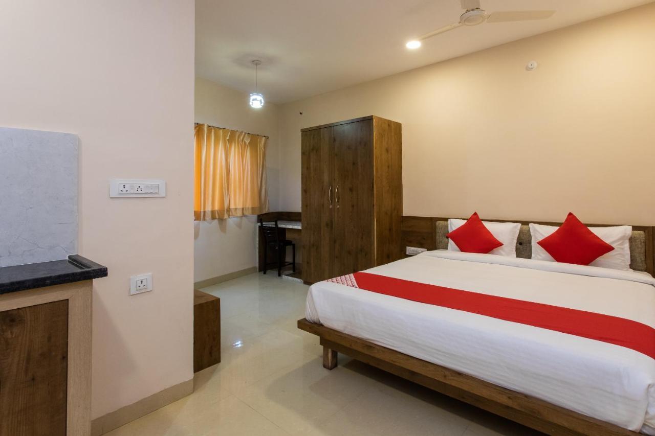 Collection O 8267 Galaxy Inn Kochi Exterior photo