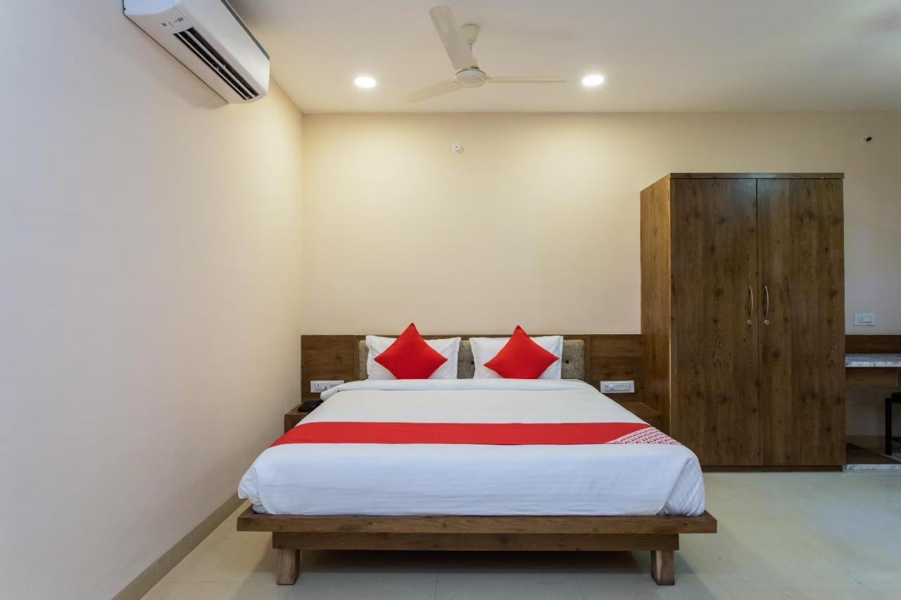 Collection O 8267 Galaxy Inn Kochi Exterior photo
