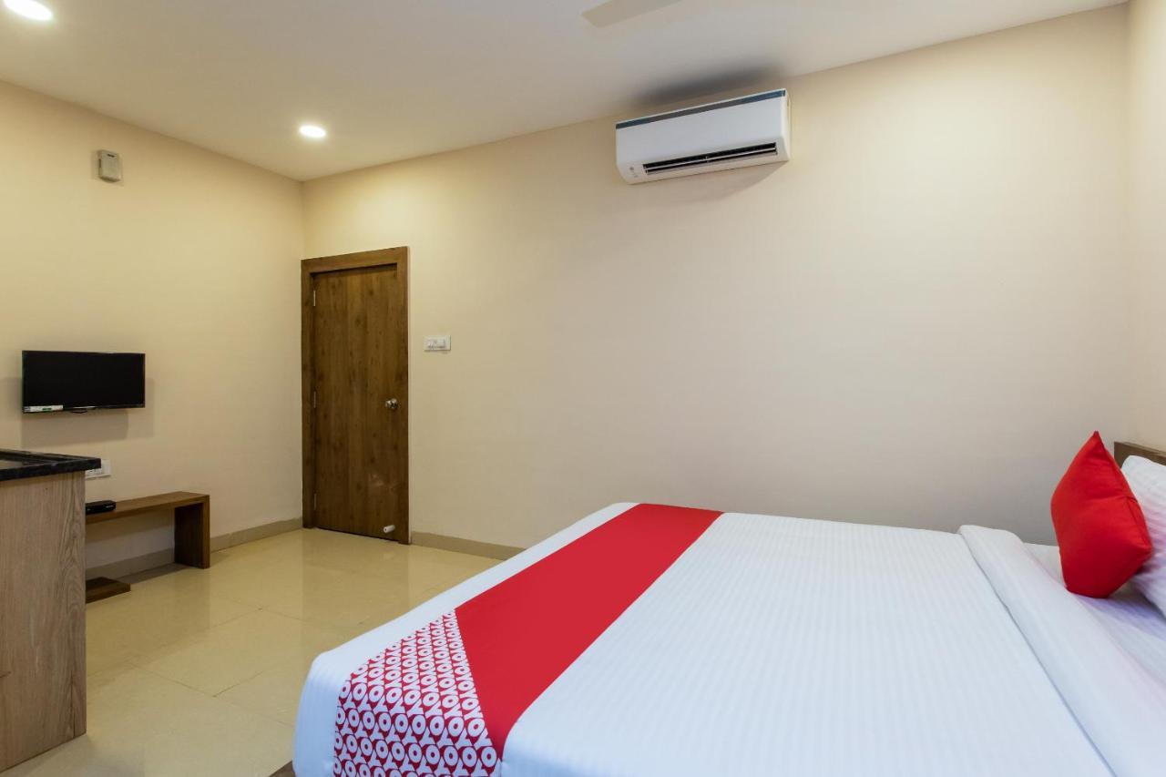 Collection O 8267 Galaxy Inn Kochi Exterior photo