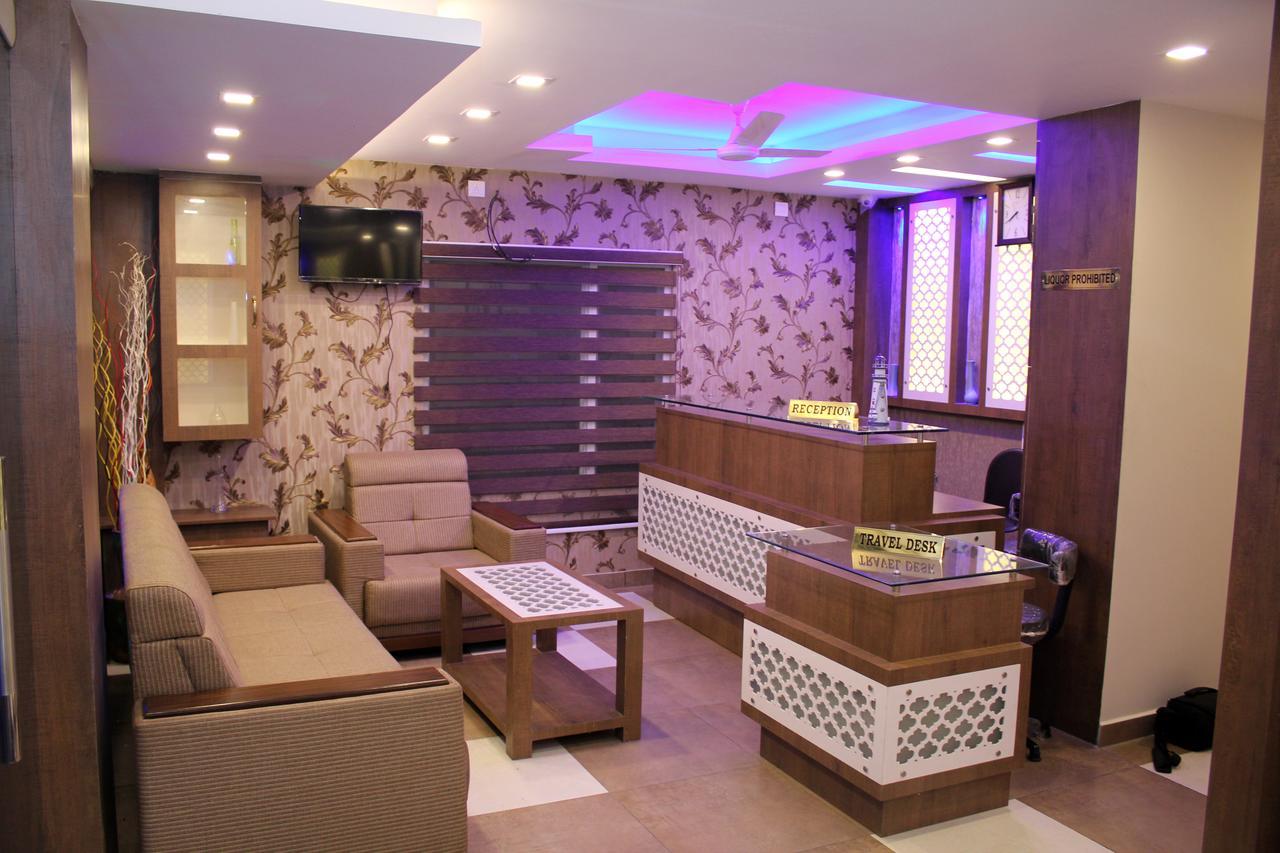 Collection O 8267 Galaxy Inn Kochi Exterior photo