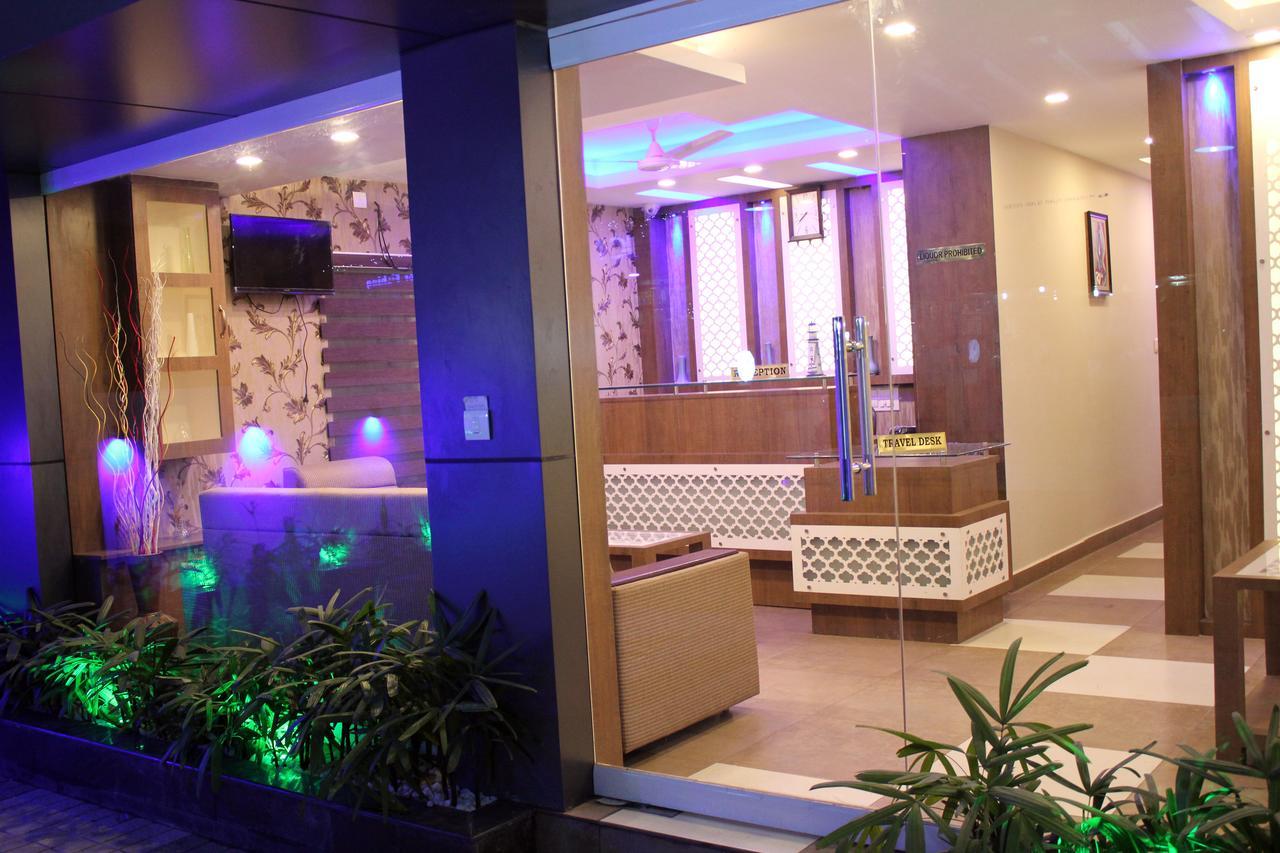 Collection O 8267 Galaxy Inn Kochi Exterior photo