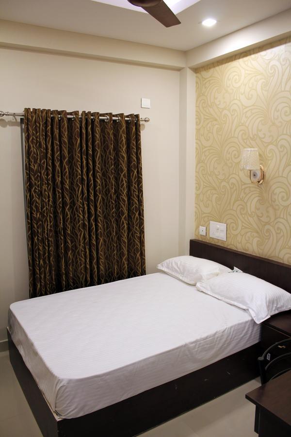 Collection O 8267 Galaxy Inn Kochi Exterior photo