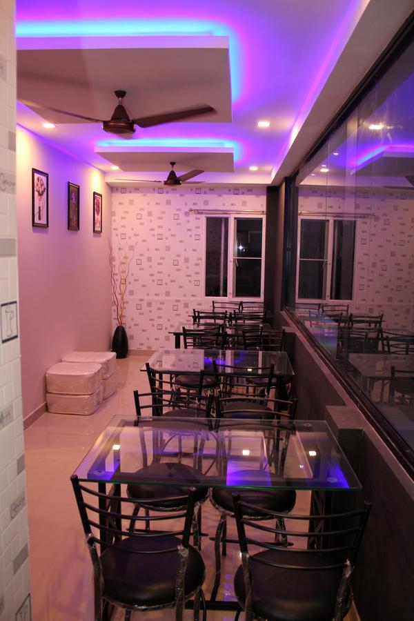 Collection O 8267 Galaxy Inn Kochi Exterior photo